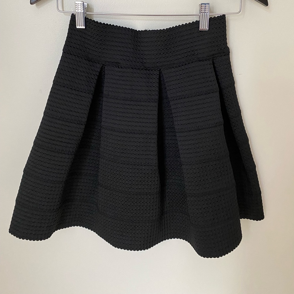 Black skirt. Dry goods. Size M